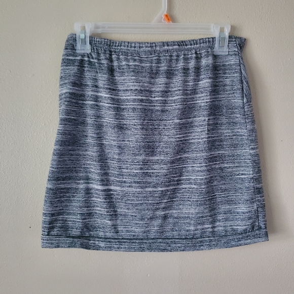 Fabletics Space Gray Leona Mini Skirt Knot Detail Size Small - Picture 2 of 4